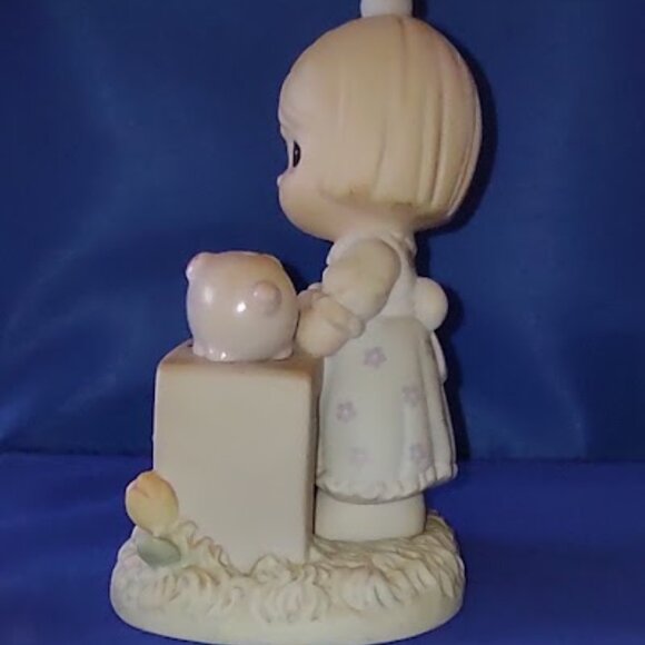 PRECIOUS MOMENTS A PENNY A KISS A PENNY A HUG FIGURINE WITH PIGGY BANK AND SIGN - Picture 4 of 9